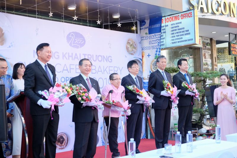 lễ khải trương Swan Cafe & Bakery